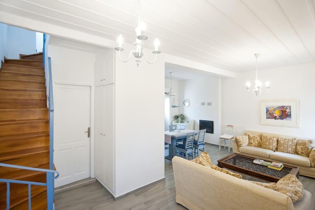 Locrihouse-Stylish Comfortable Home In Galaxídhion Eksteriør billede